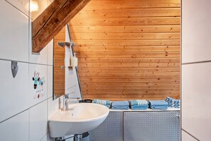 Dusch, hÄrtork och handdukar