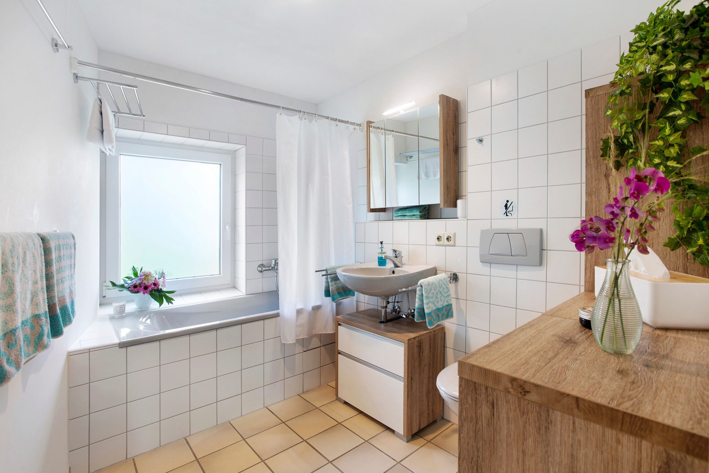Shower, free toiletries, hair dryer, towels