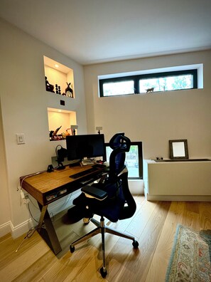 Interior - Luxury Central Park Apt: Private Bedroom, Art-Loving Hosts, Modern Amenities (New York)