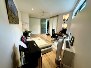 Interior - Luxury Central Park Apt: Private Bedroom, Art-Loving Hosts, Modern Amenities (New York)