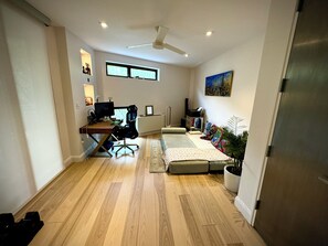 Interior - Luxury Central Park Apt: Private Bedroom, Art-Loving Hosts, Modern Amenities (New York)