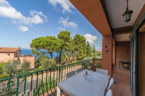 Large silent family apartment sea view and parking place free in Porto S.Stefano