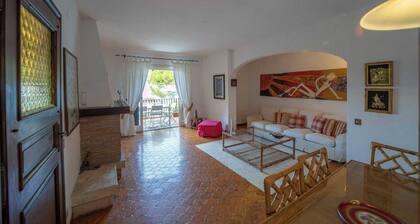 Large silent family apartment sea view and parking place free in Porto S.Stefano