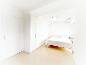 3 bedrooms, iron/ironing board, free WiFi - Namba Luxury Mansion (Osaka)