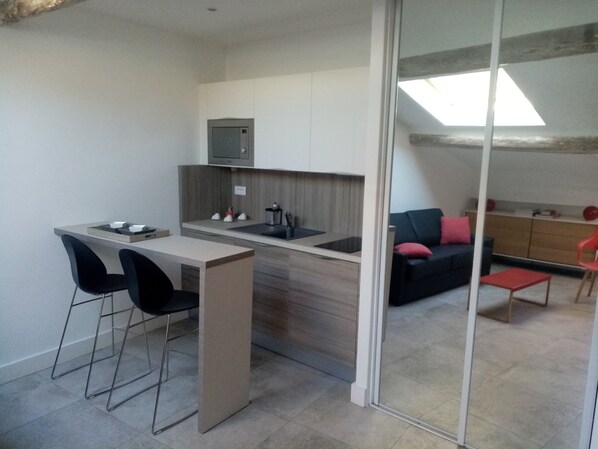 Mikrobølgeovn og kokeplater