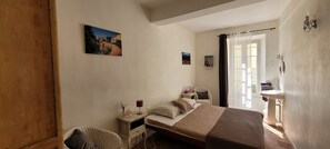 Classic Double Room - Comme à la Maison  (Saint-Paul-de-Fenouillet)