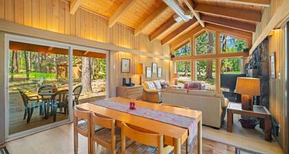 Fantastic Cabin on Golf Course, Two Primary Suites, Huge Deck, Pet Friendly, Resort Amenities