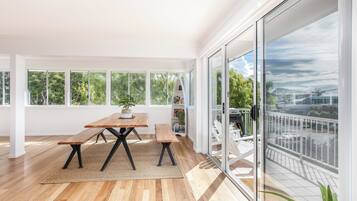 House, 4 Bedrooms, Balcony, Ocean View | In-room dining