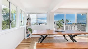 House, 4 Bedrooms, Balcony, Ocean View | In-room dining