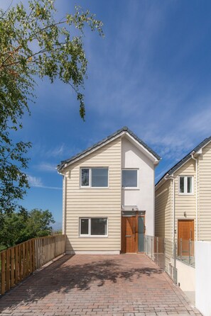 Exterior - Modern 4Bed Seaside Escape * With Parking* (Brighton and Hove)