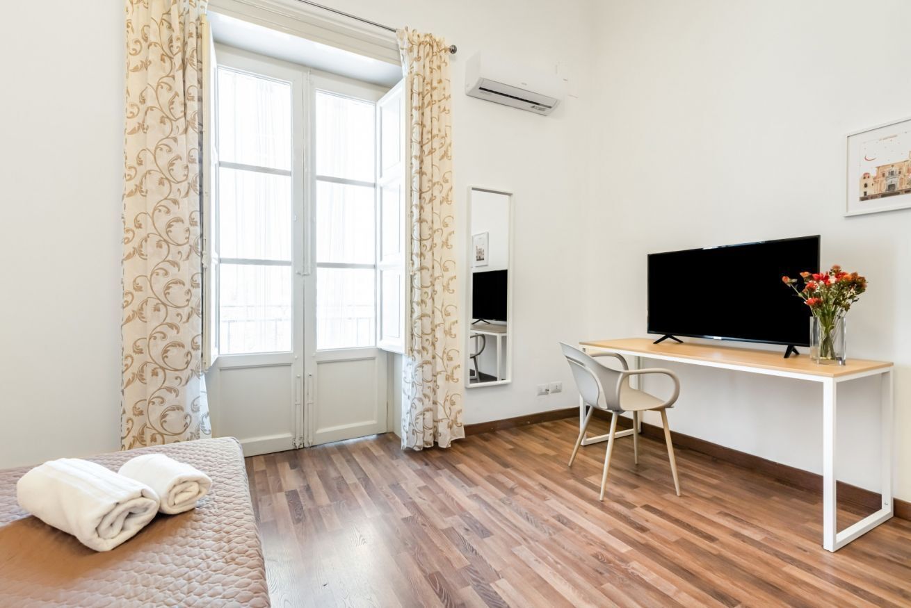 4 habitaciones, escritorio, tabla de planchar con plancha y wifi 