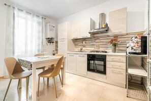 Fridge, microwave, oven, stovetop