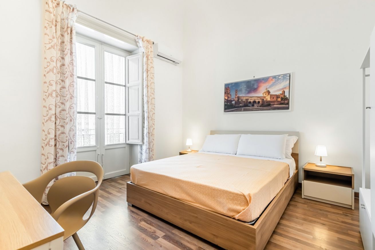 4 bedrooms, desk, iron/ironing board, WiFi