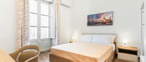 4 bedrooms, desk, iron/ironing board, WiFi