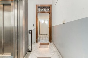 Interior - GuestHost - Modern Two-Levels Apartment with Balconies! (Palermo)
