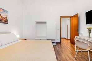 4 bedrooms, desk, iron/ironing board, WiFi