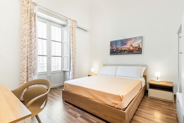 4 bedrooms, desk, iron/ironing board, WiFi