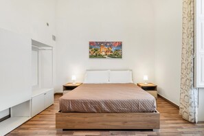 4 bedrooms, desk, iron/ironing board, WiFi