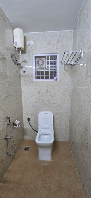 Bathroom - Hotel NJ RESIDENCY NEAR DLF IT PARK, RMZ SOFTWARE PARK, L&T ECC, CHENNAI TRADE CENTRE & MIOT (Chennai)