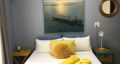 Walking distance to all Antique shops, Restaurants and popular attractions