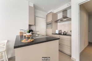 冰箱、微波炉、烤箱、炉灶