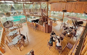 Outdoor dining - Glamping Alona (Panglao)