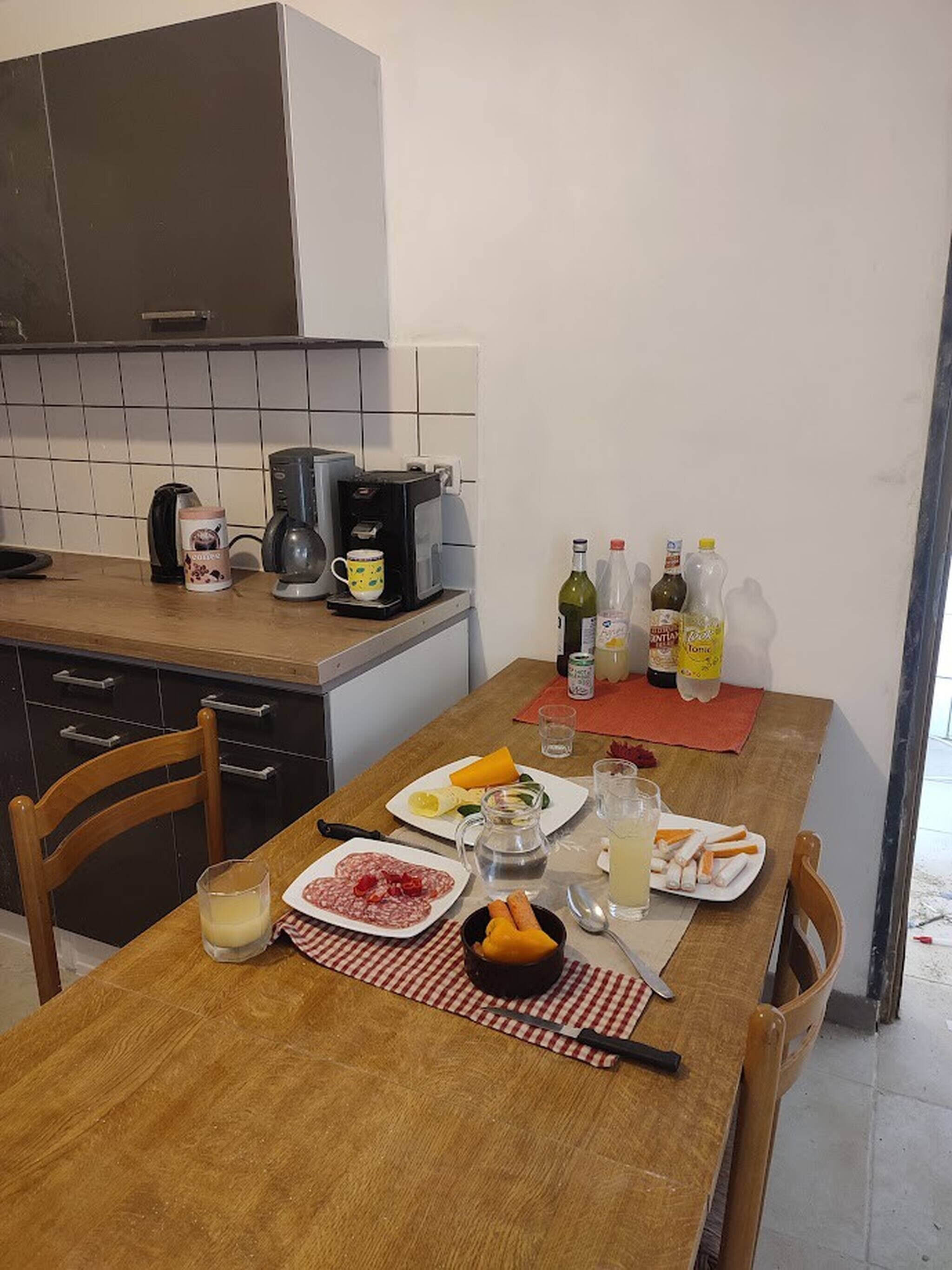 Refrigerador, microondas, horno, placa de cocina