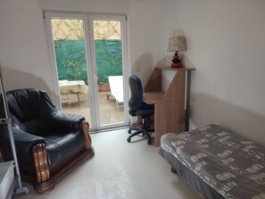 2 bedrooms, Internet, bed sheets