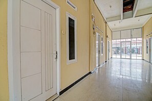 Interior detail - Hotel O Lucky Guesthouse (Pekanbaru)