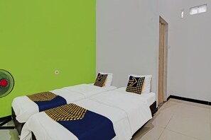 Twin Room | Free WiFi, bed sheets - Hotel O Lucky Guesthouse (Pekanbaru)