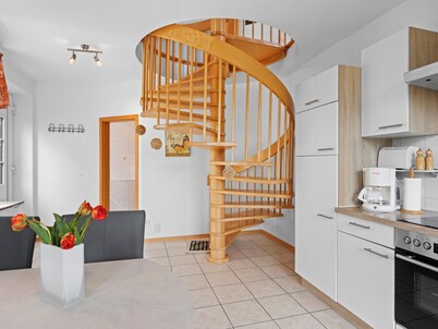 Home with sauna and whirlpool close to the beach