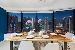 Dining - Spacious Family 3BR in Marina – Balcony Views Near Pier 7 & Dubai Marina Mall (Marina)