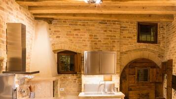 Fridge, oven, stovetop, cookware/dishes/utensils