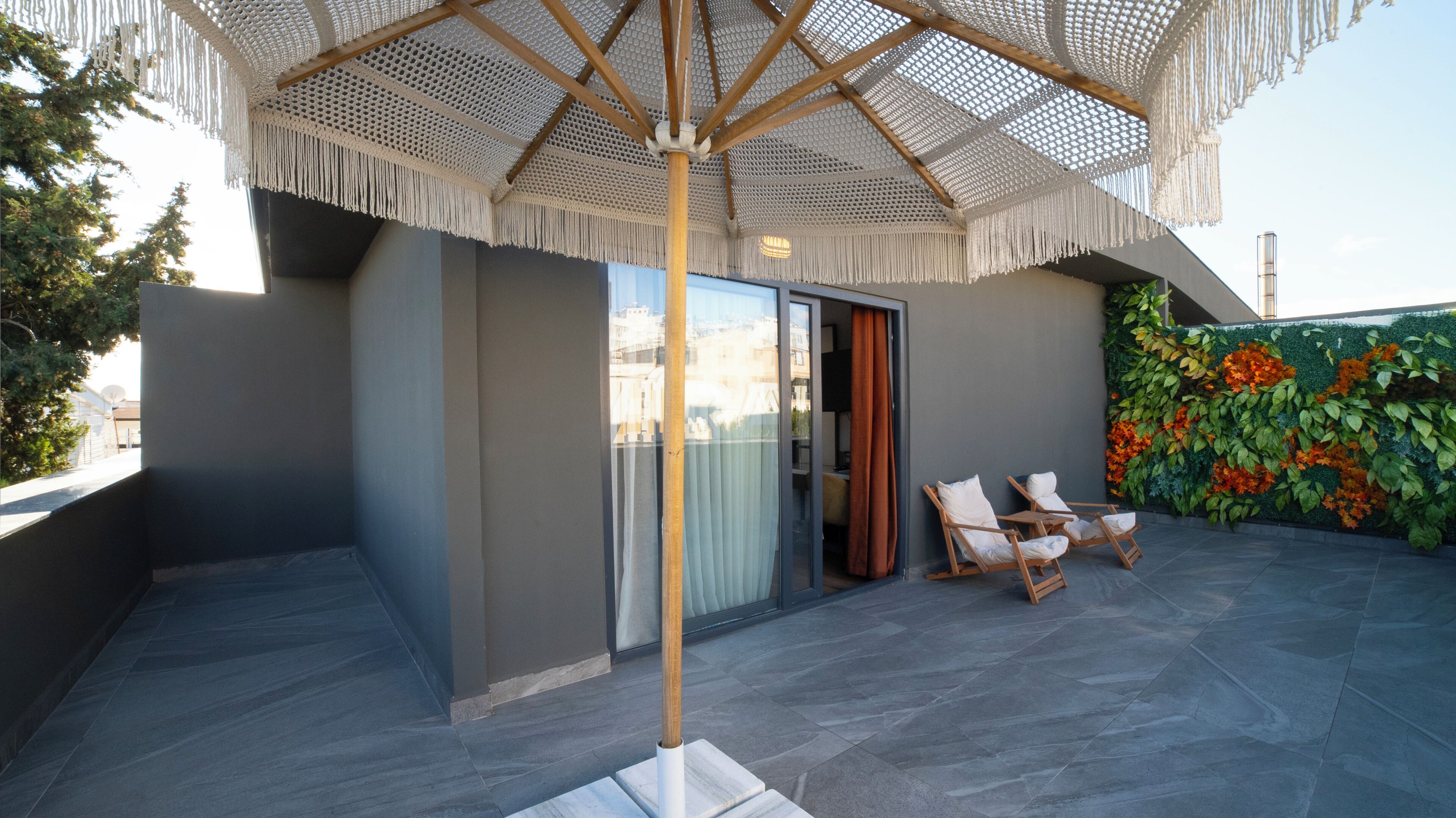 Egyptian cotton sheets, premium bedding, soundproofing, free WiFi