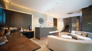 Lobby sitting area - Mira Inn Lara (Antalya)