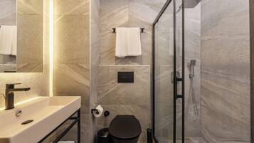 Junior Suite, City View | Bathroom