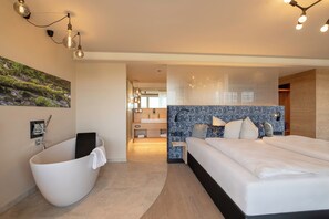 Deluxe Double Room, Balcony, Garden View | Hypo-allergenic bedding, in-room safe, desk, laptop workspace - Landrefugium Obermüller (Untergriesbach)