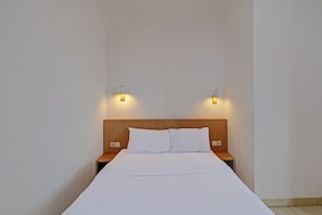 Bed sheets - Hotel O Simalem Guest House (Kuta)