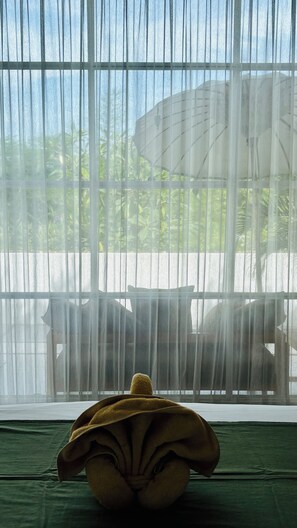 Quarto casal conforto, 1 cama Queen, vista para o jardim | Vista para o jardim