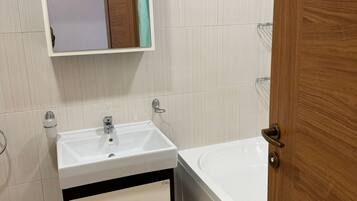 Doccia, asciugamani, carta igienica