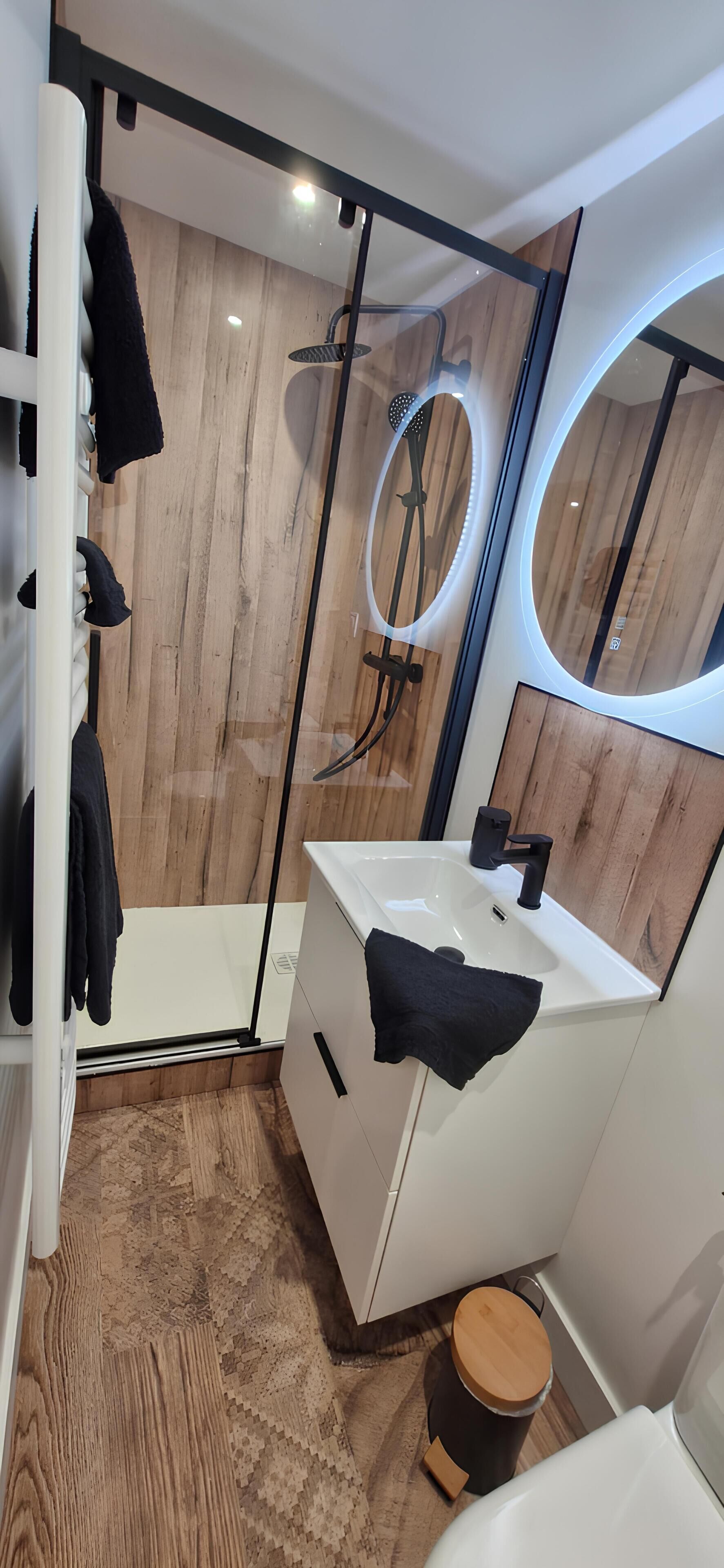 Premium-rum | Badrum | Hårtork, handdukar, tvål och schampo