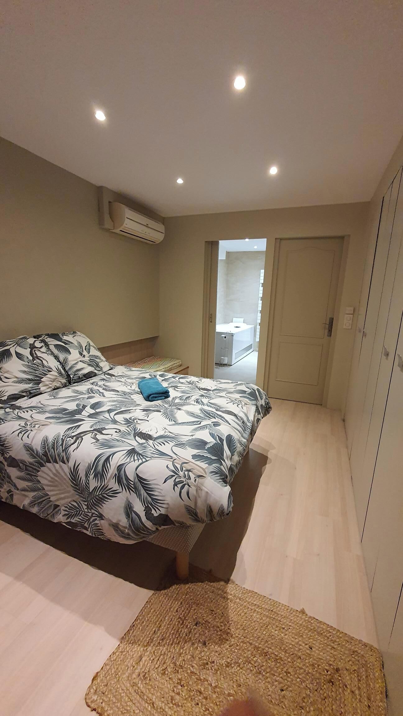 Chambre Confort, balcon, vue jardin | Literie de qualité supérieure, matelas Select Comfort