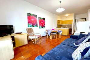 Smart TV - Apartment in Caorle near Seabeach (Caorle (VE))