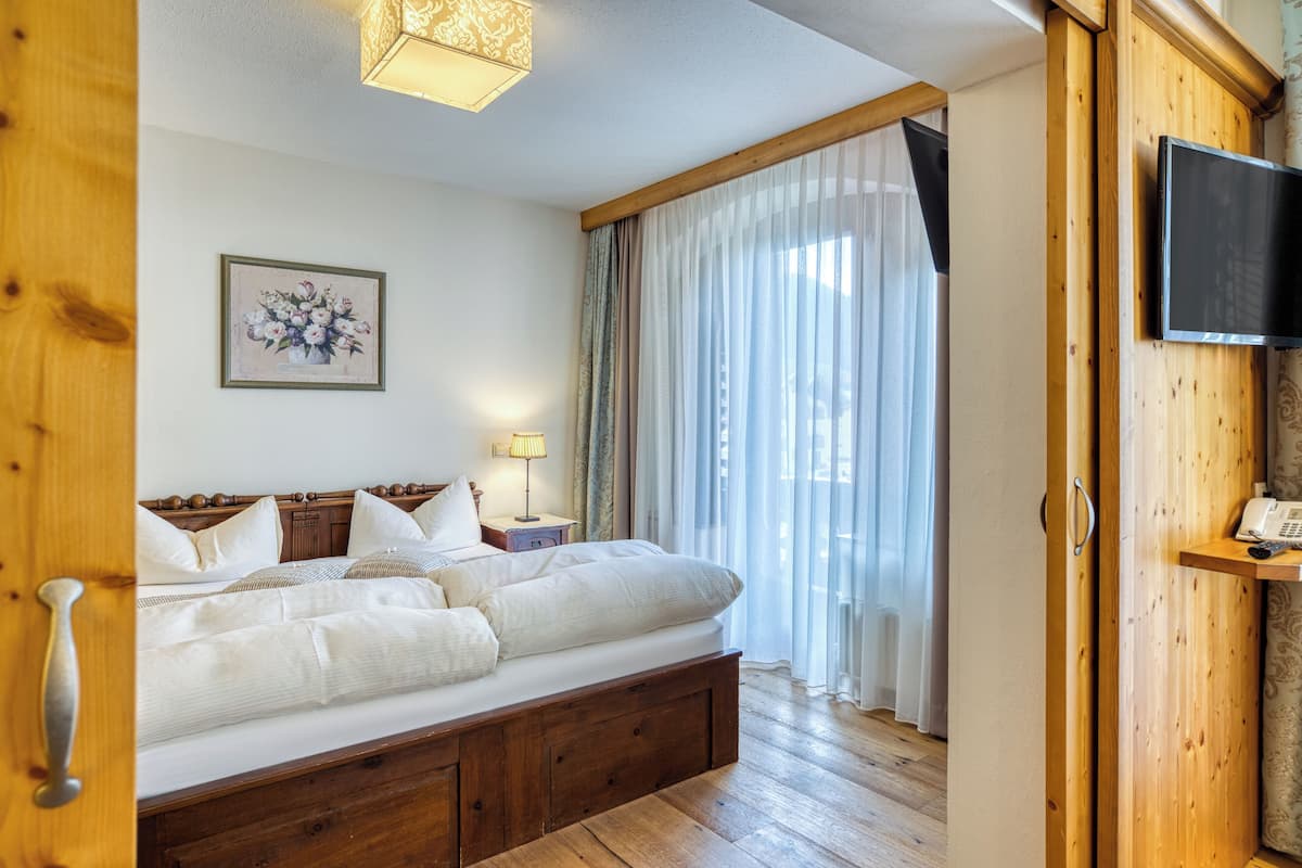 Double Room | Peti besi dalam bilik, meja, kalis bunyi, Wi-fi percuma