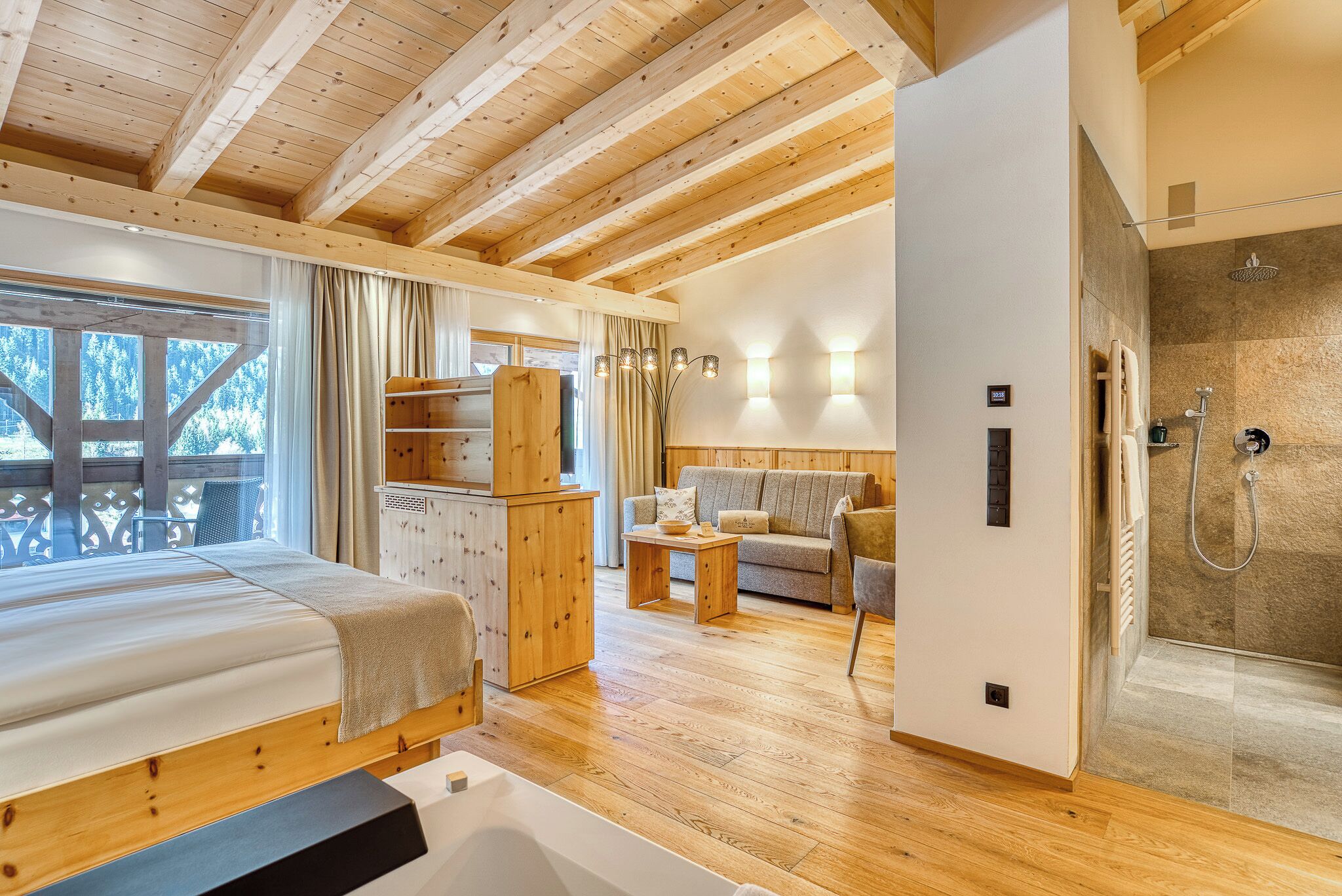 Studiosuite | Zimmersafe, Schreibtisch, schallisolierte Zimmer, kostenloses WLAN