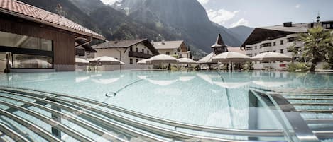 Indoor pool, outdoor pool