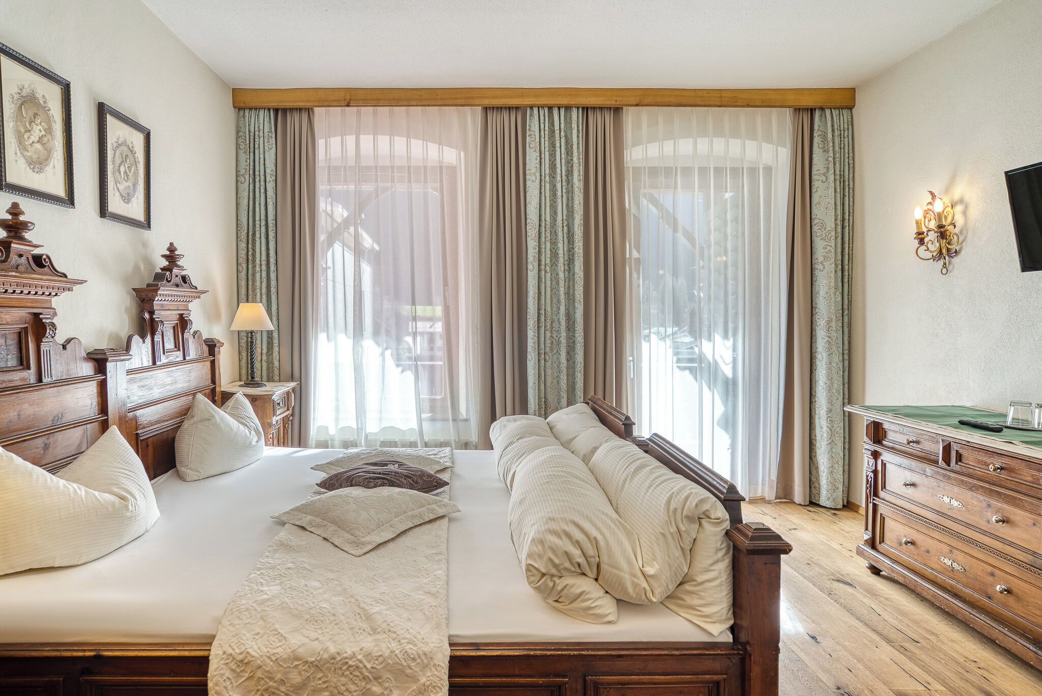 Family Suite | In-room safe, desk, soundproofing, free WiFi