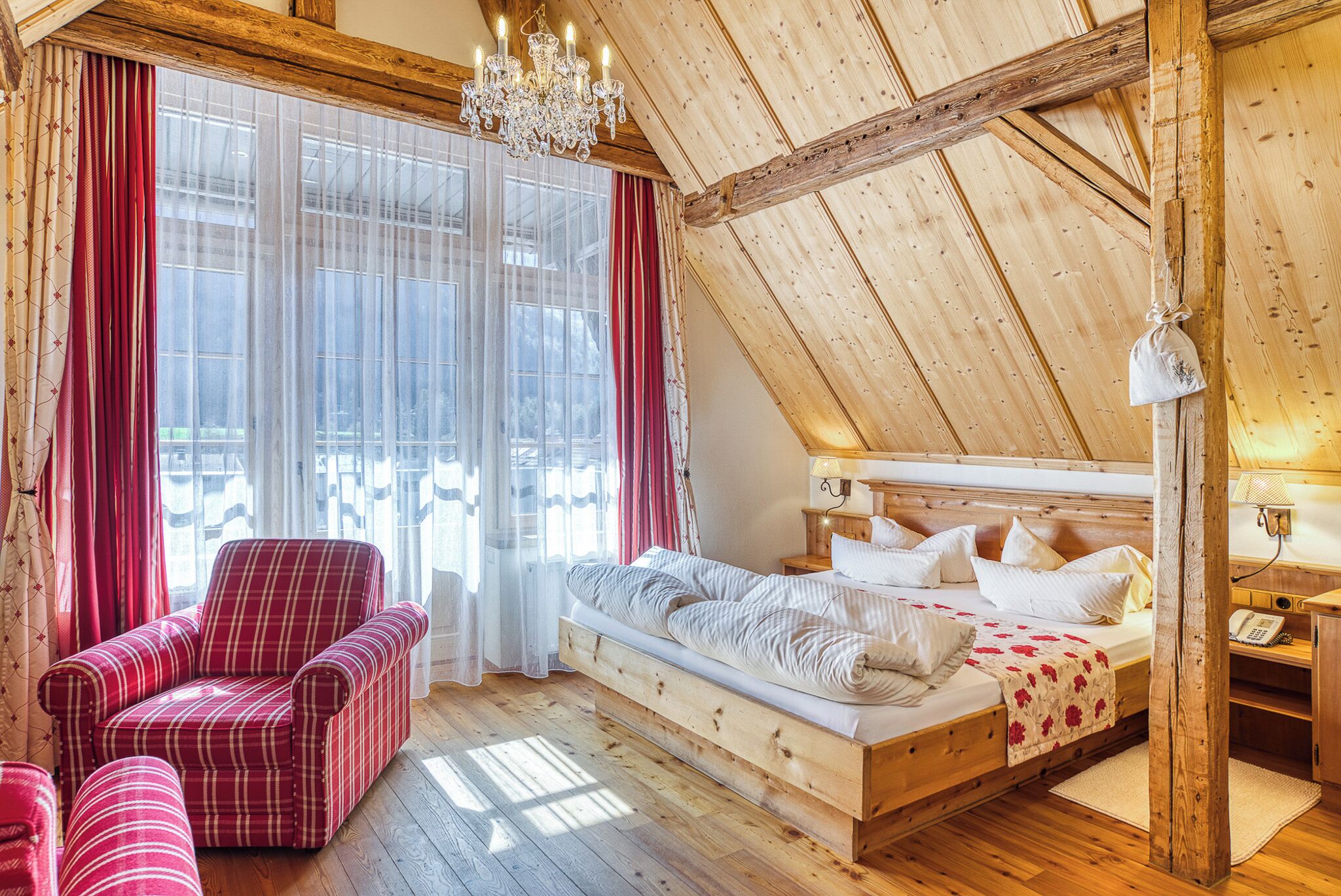 Deluxe Double Room | In-room safe, desk, soundproofing, free WiFi