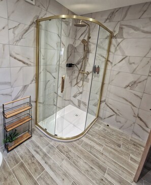 Apartment, 1 Bedroom | Bathroom | Shower, free toiletries - Gleann Ciuin (Newry)