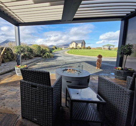 Apartment, 1 Bedroom | 1 bedroom, desk